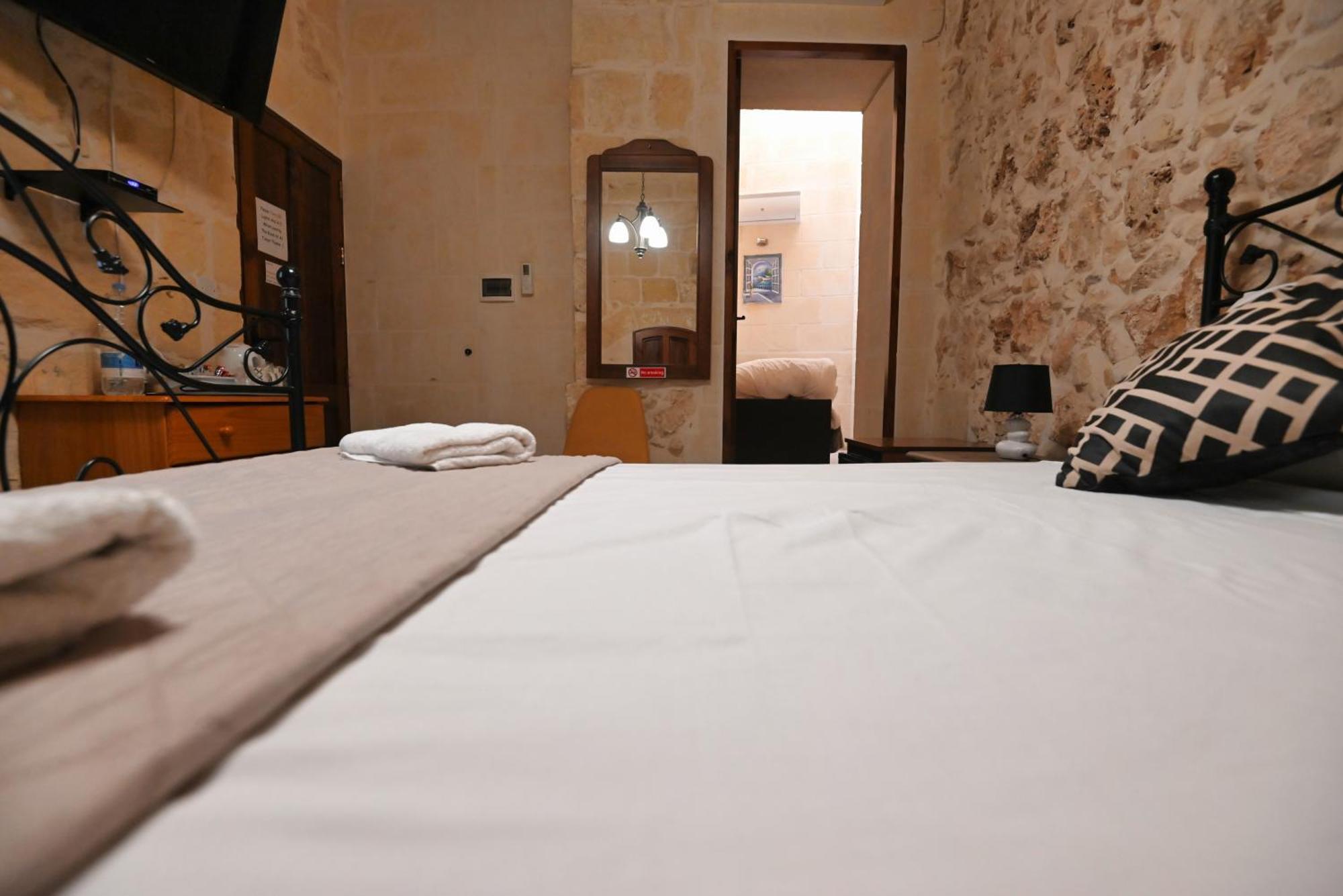 The Cloisters Bed And Breakfast Xaghra Exterior photo
