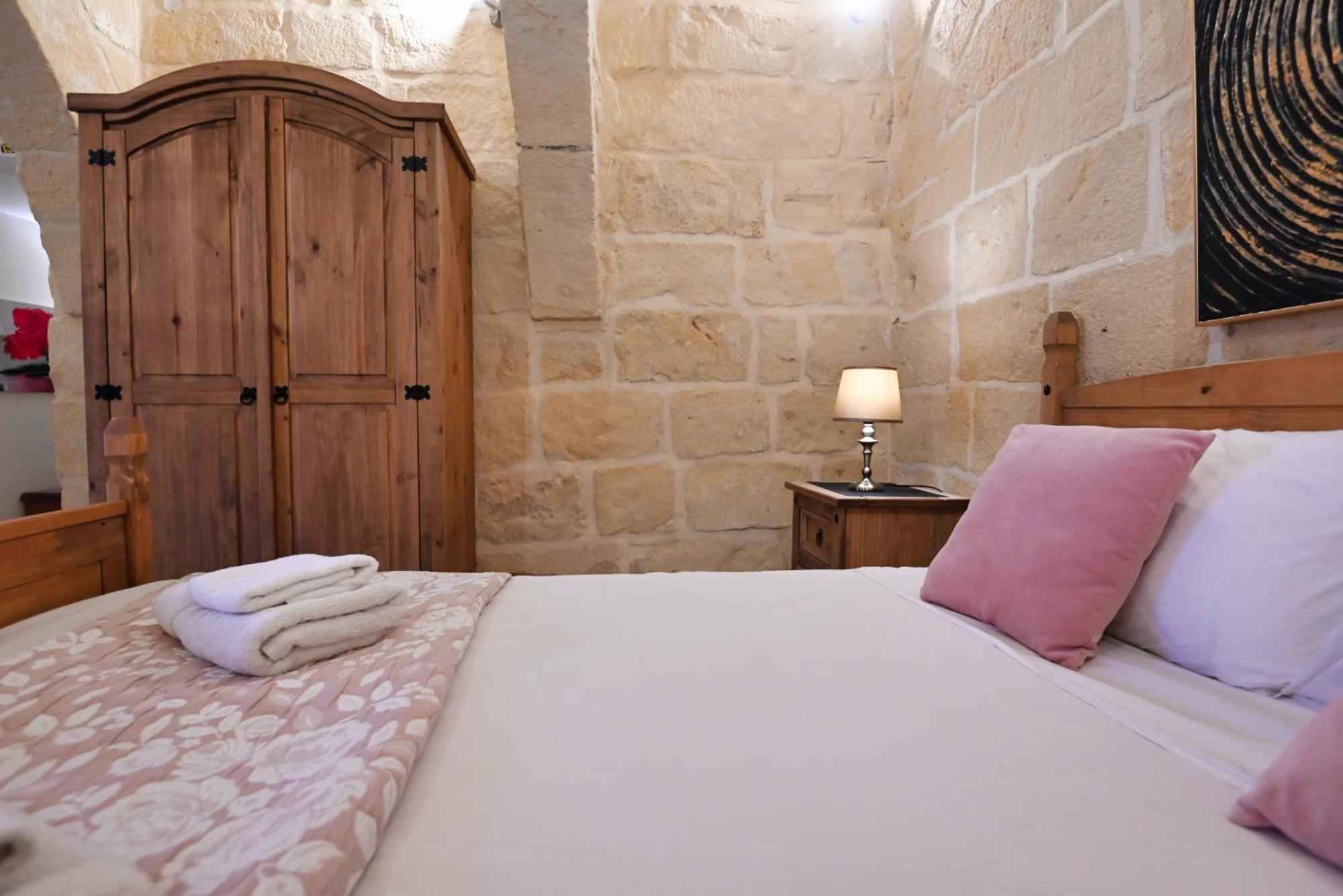 The Cloisters Bed And Breakfast Xaghra Exterior photo