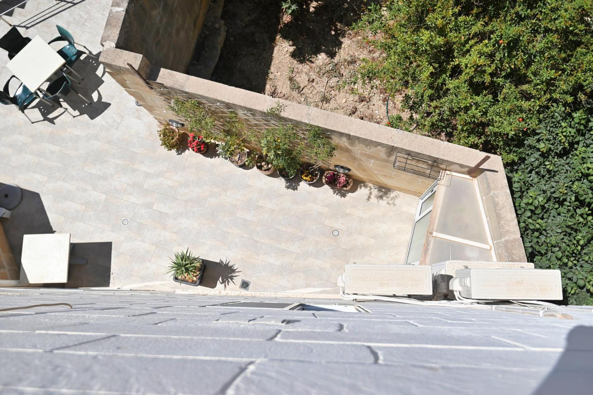 The Cloisters Bed And Breakfast Xaghra Exterior photo