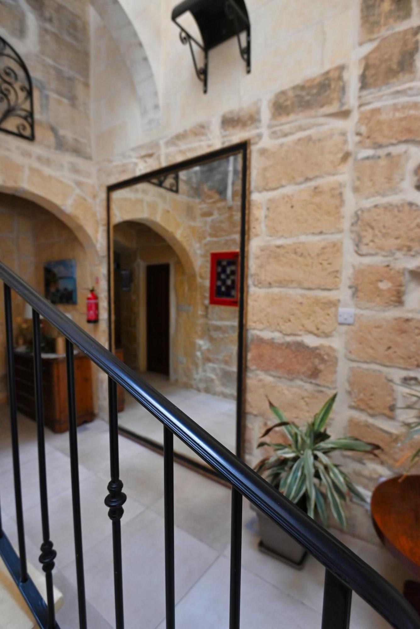 The Cloisters Bed And Breakfast Xaghra Exterior photo