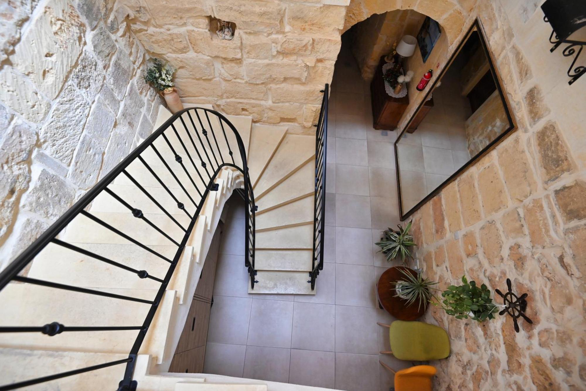 The Cloisters Bed And Breakfast Xaghra Exterior photo