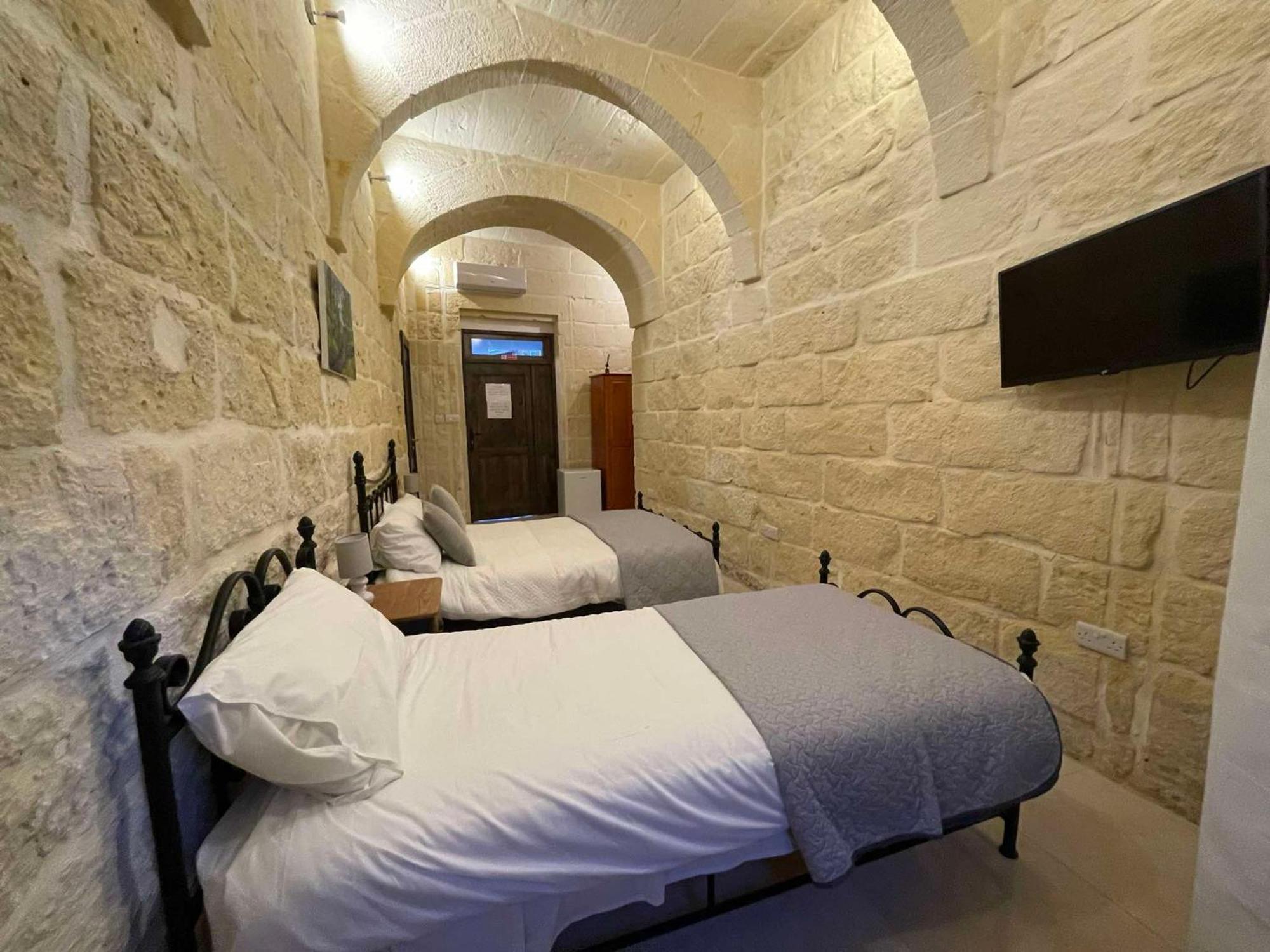 The Cloisters Bed And Breakfast Xaghra Exterior photo